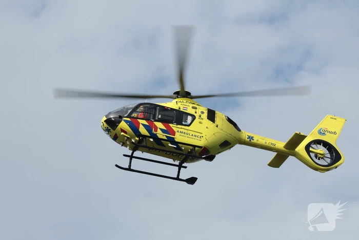 Wielrenner zwaargewond na botsing met brommobiel