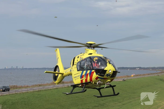 Wielrenner zwaargewond na botsing met brommobiel