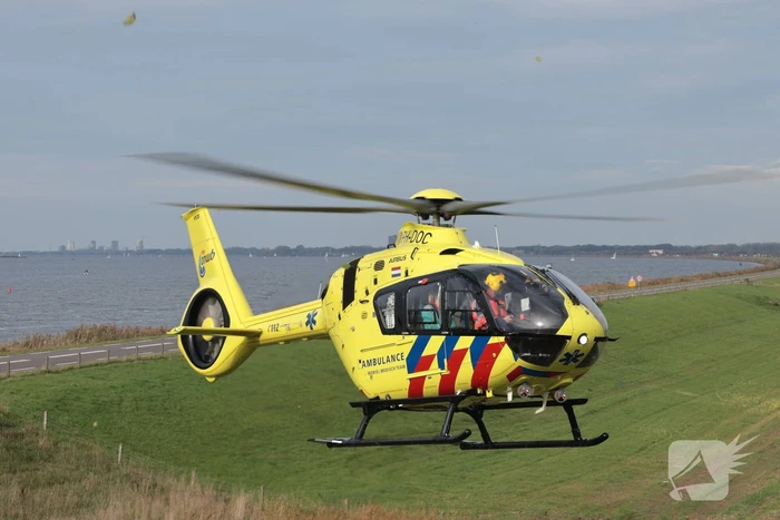 Wielrenner zwaargewond na botsing met brommobiel