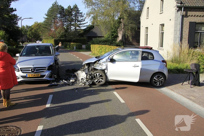 Gewonde bij frontale aanrijding