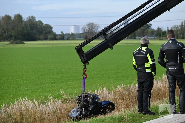 Motorrijder in sloot bij ongeval