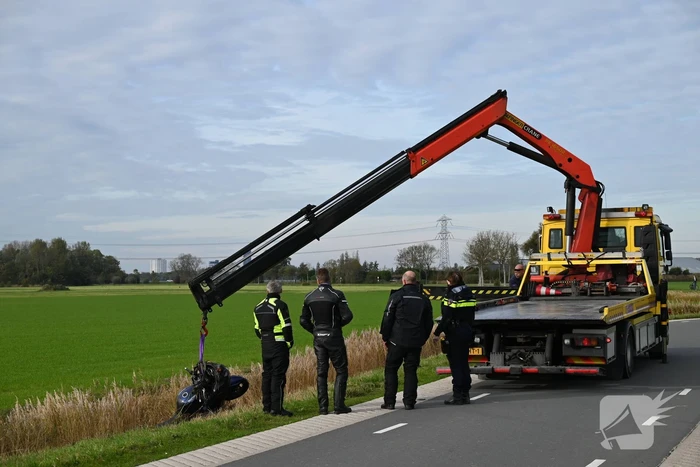 Motorrijder in sloot bij ongeval