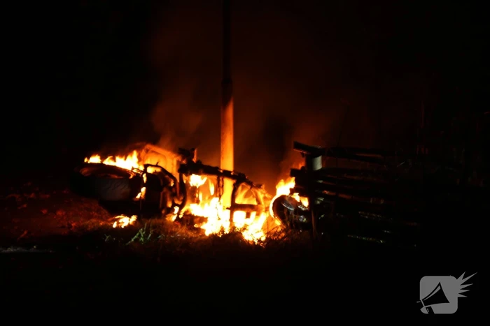 Scooter volledig verwoest door brand