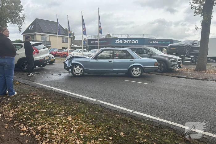 Auto's zwaar beschadigd na ongeluk