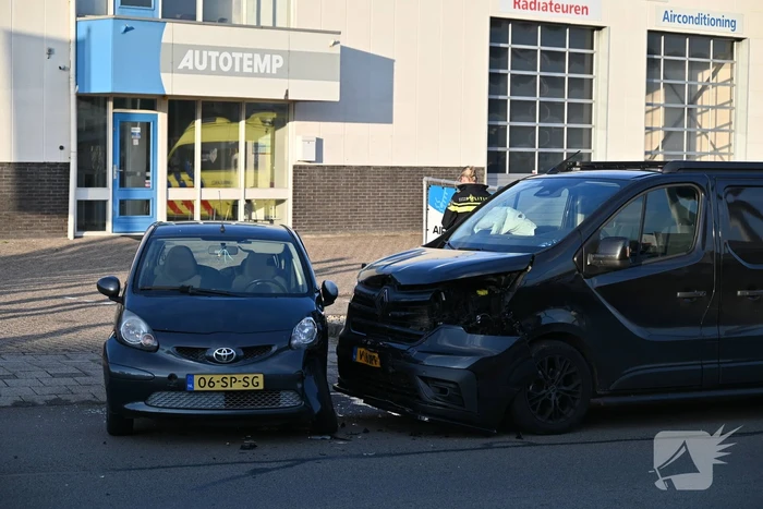 Ongeval veroorzaakt flinke autoschade