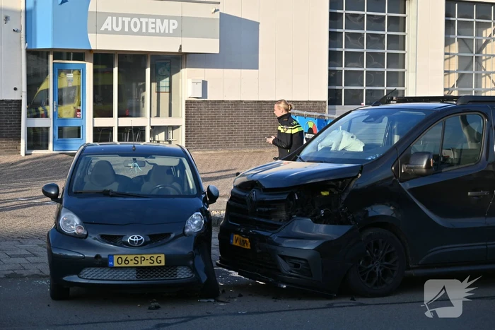 Ongeval veroorzaakt flinke autoschade