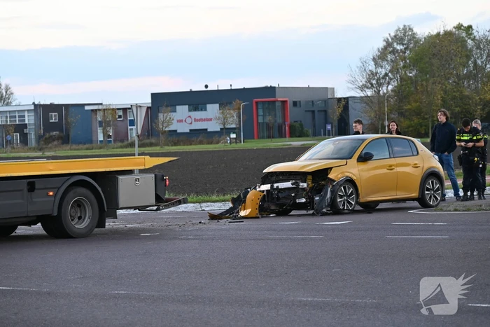 Schade maar geen gewonden bij aanrijding