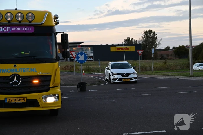Schade maar geen gewonden bij aanrijding