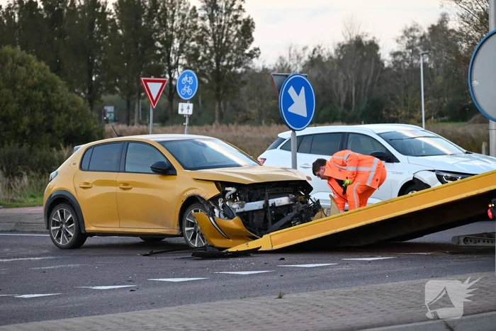 Schade maar geen gewonden bij aanrijding