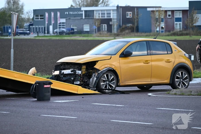Schade maar geen gewonden bij aanrijding
