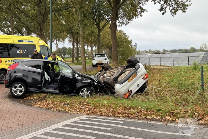 Meerdere auto's botsen bij zwaar ongeval