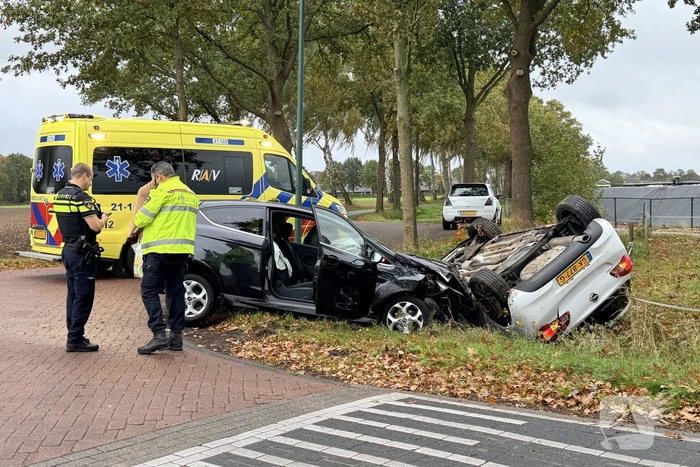 Meerdere auto's botsen bij zwaar ongeval