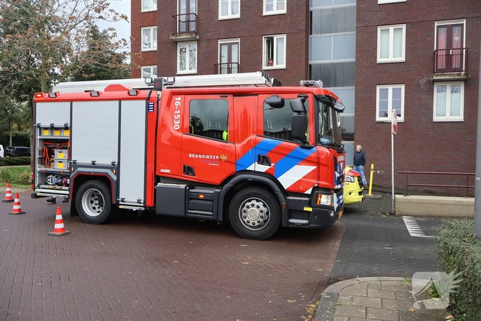 Auto crasht in parkeergarage