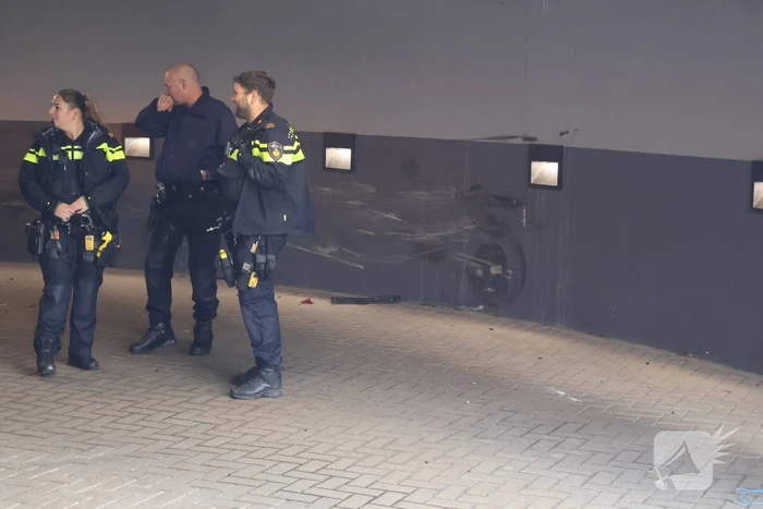 Auto crasht in parkeergarage