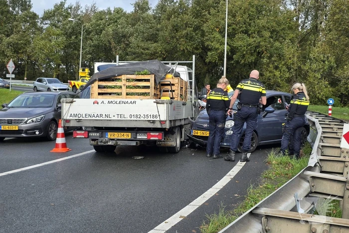 Botsing tussen personenwagen en bakwagen