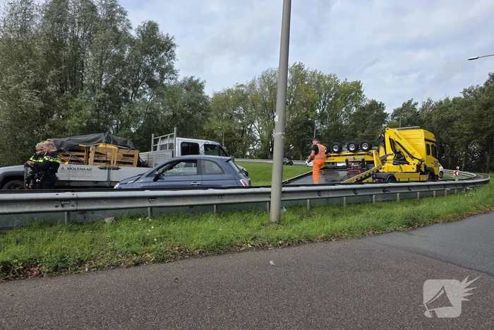 Botsing tussen personenwagen en bakwagen