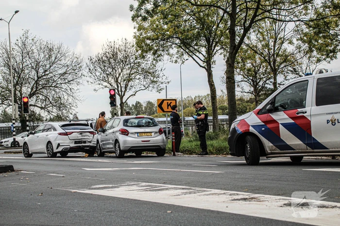 Kop-staartbotsing leidt tot schade, geen gewonden
