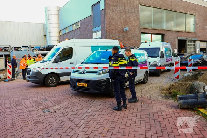 Ongeval leidt tot politieafsluiting bij autodealer