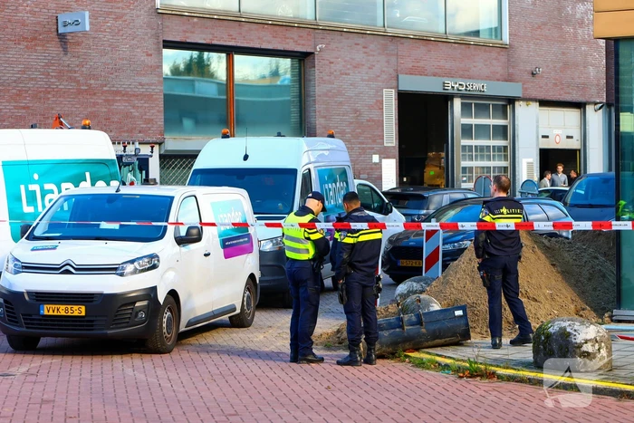 Ongeval leidt tot politieafsluiting bij autodealer
