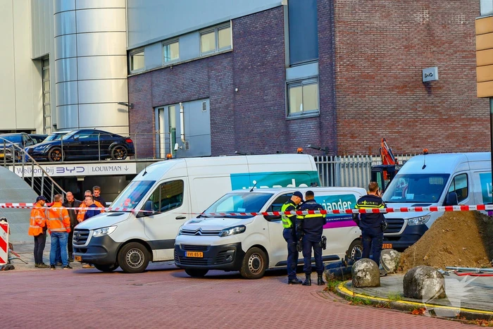 Ongeval leidt tot politieafsluiting bij autodealer