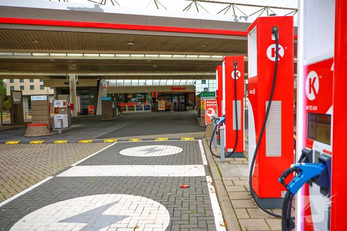 Ongeval leidt tot politieafsluiting bij autodealer