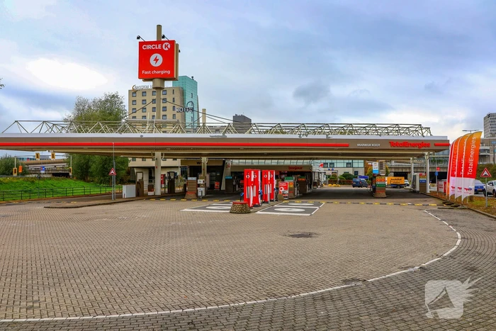 Ongeval leidt tot politieafsluiting bij autodealer
