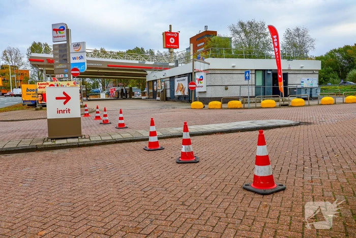 Ongeval leidt tot politieafsluiting bij autodealer
