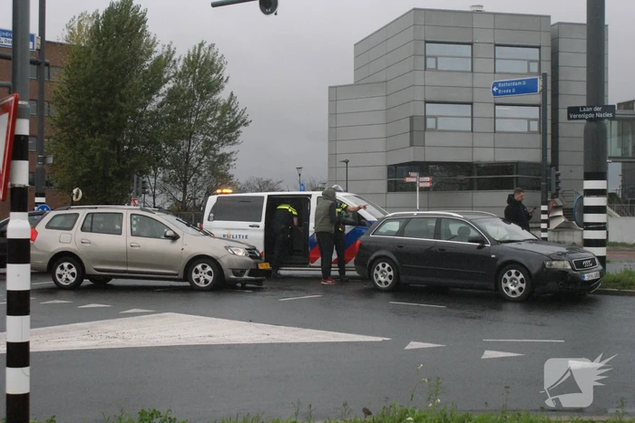 Aanrijding op kruispunt leidt tot verkeershinder