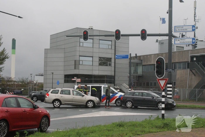 Aanrijding op kruispunt leidt tot verkeershinder