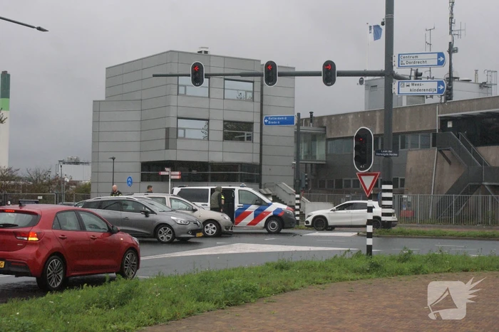 Aanrijding op kruispunt leidt tot verkeershinder