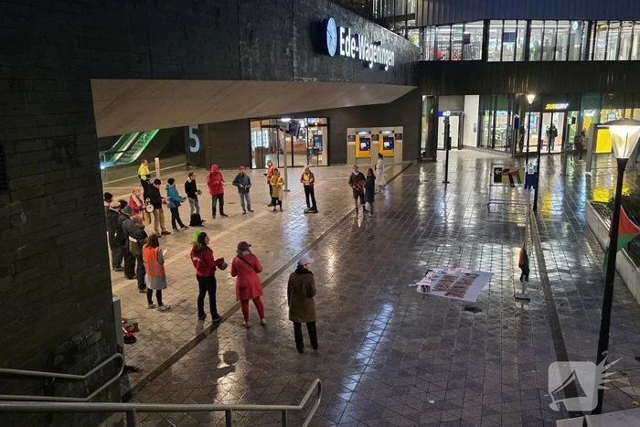 Kleinschalige demonstratie op treinstation