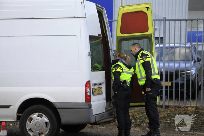 Uitgebreide controle op parkeerplaats winkel