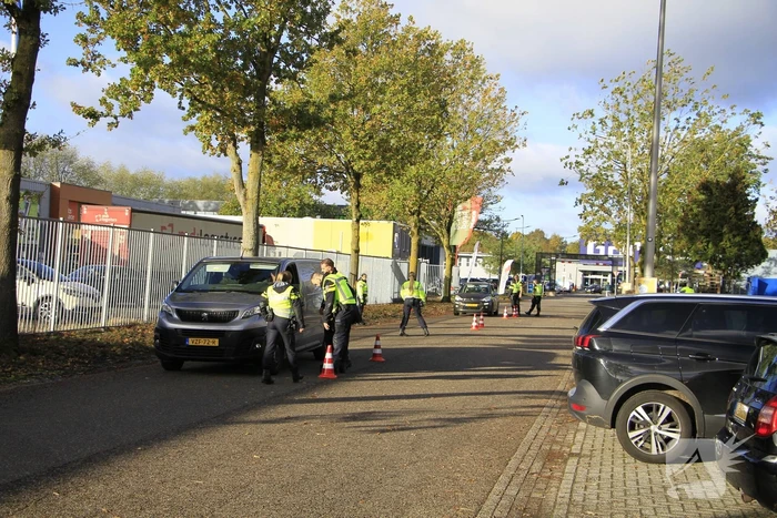 Uitgebreide controle op parkeerplaats winkel