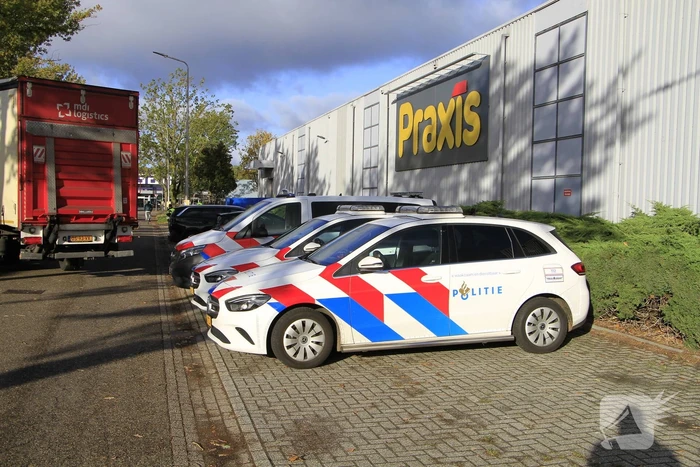 Uitgebreide controle op parkeerplaats winkel