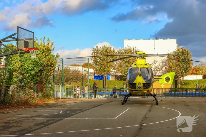 Piloot landt traumaheli op krap veldje