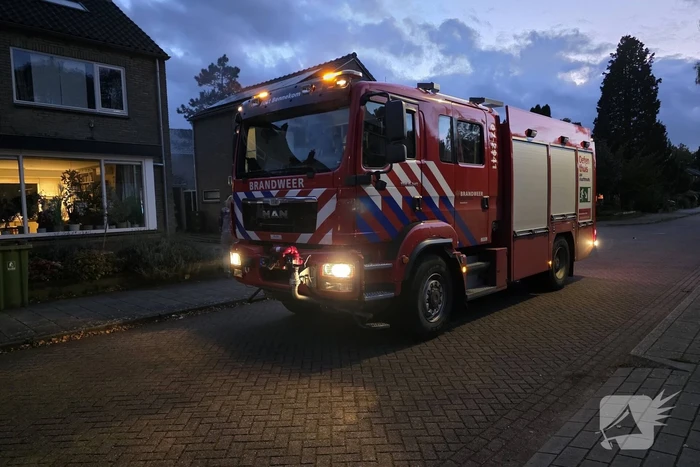 Brand in bijgebouw snel onder controle