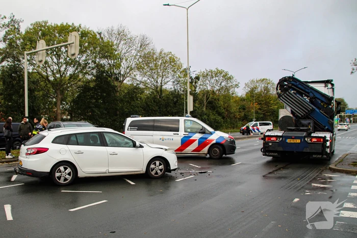 frontale botsing tussen twee voertuigen