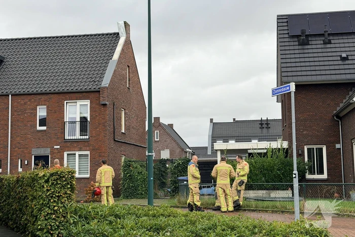 Losgekomen dakplaat zorgt voor ingrijpen brandweer