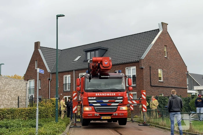 Losgekomen dakplaat zorgt voor ingrijpen brandweer