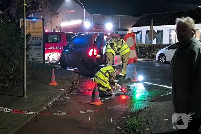Brandweer groots ingezet bij brand in autobedrijf