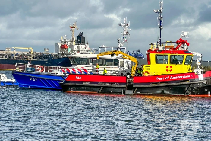 Hulpdiensten zoeken vermiste opvarenden