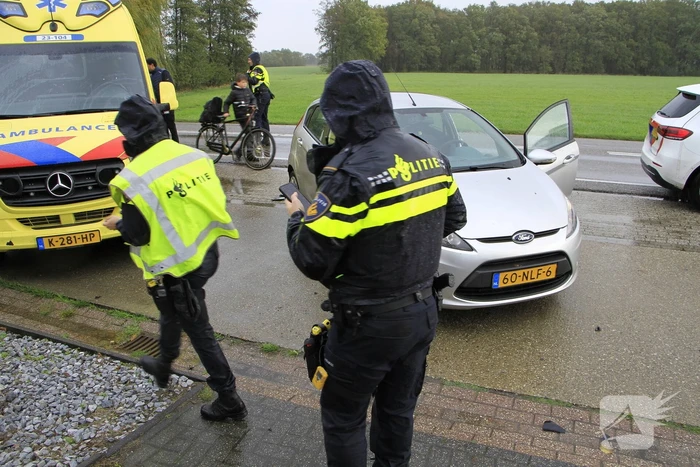 Crossmotor geschept door auto tijdens ongeval