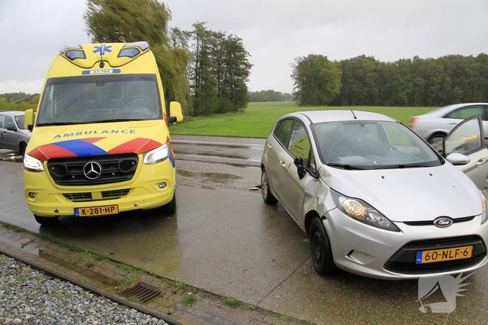 Crossmotor geschept door auto tijdens ongeval