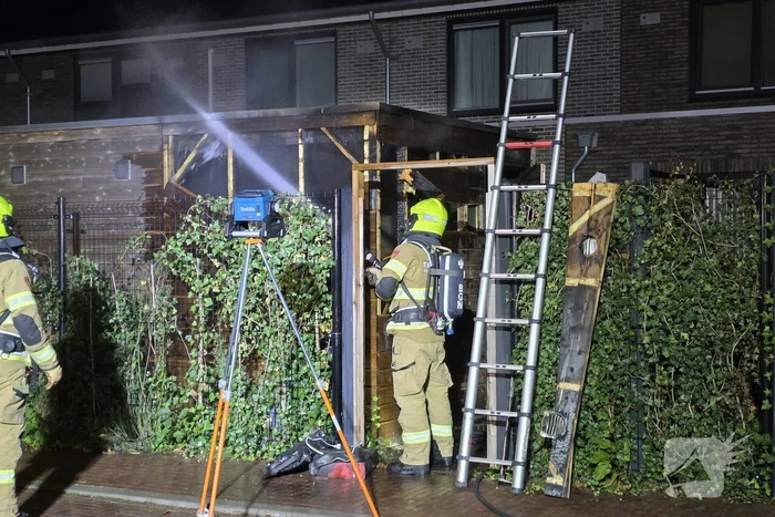Brand in bijgebouw snel geblust