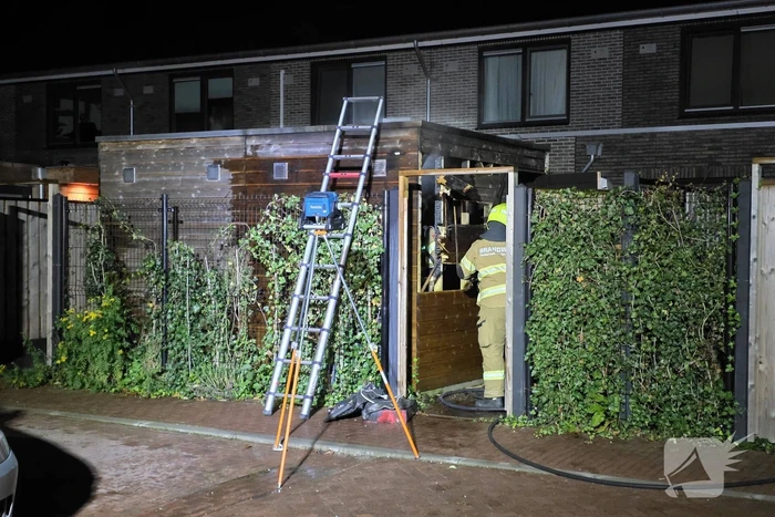 Brand in bijgebouw snel geblust