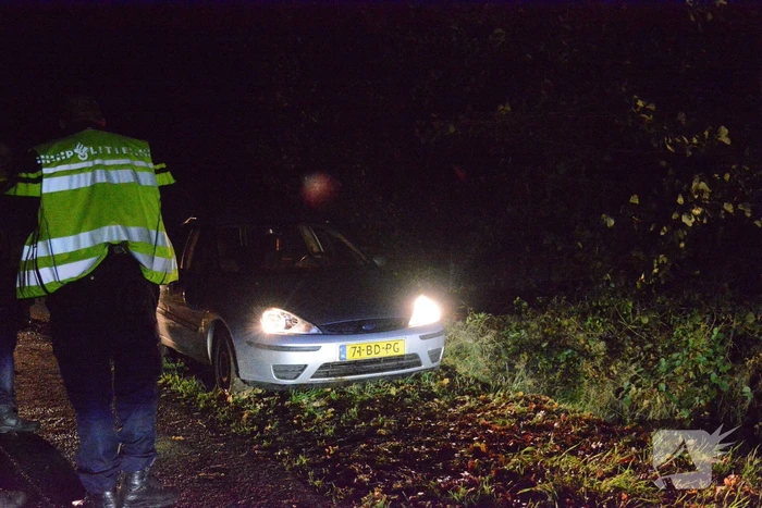 Auto beschadigd na botsing met koe