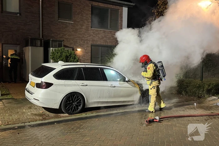 Autobrand zorgt voor schade en onderzoek
