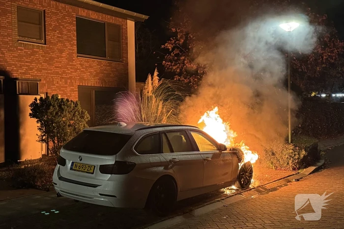 Autobrand zorgt voor schade en onderzoek