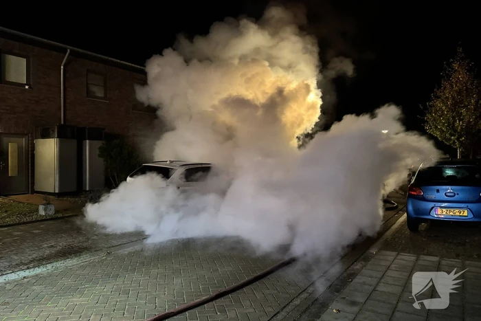Autobrand zorgt voor schade en onderzoek