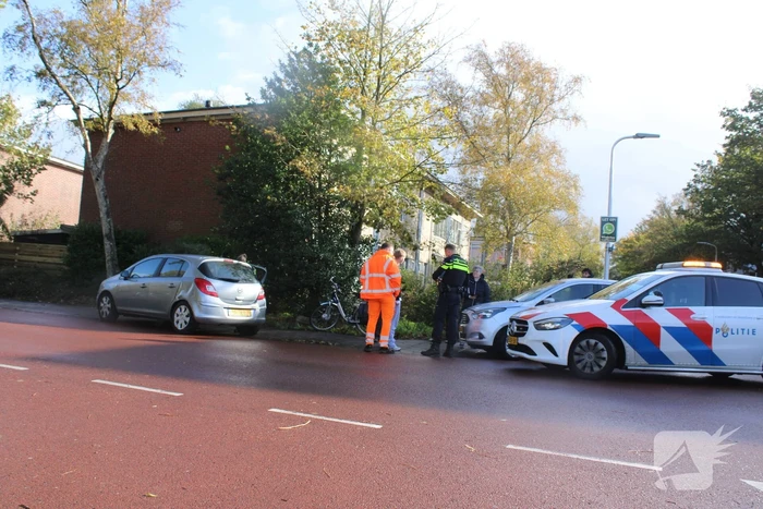 Twee voertuigen raken elkaar bij splitsing